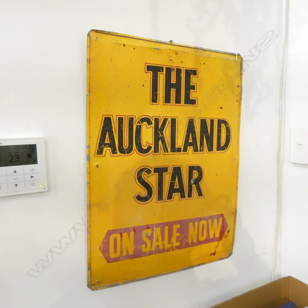 2 SIDED VINTAGE METAL SIGN 'AUCKLAND STAR' VERSO '8 O'CLOCK ON SALE NOW' 620x450mm Image 1++
