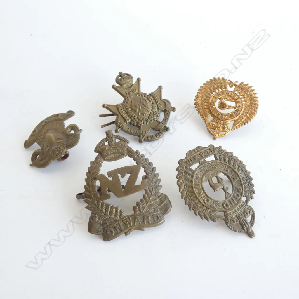 5 ASST. NZ WWI BADGES; KIA PONO TONU ETC Image 1++