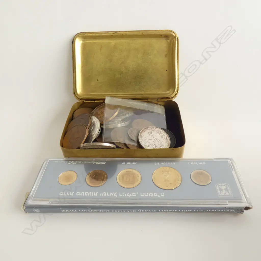 COLLECTION ASST COINS & BRASS 1914 PRINCESS MARY CHRISTMAS GIFT BOX. Image 1++
