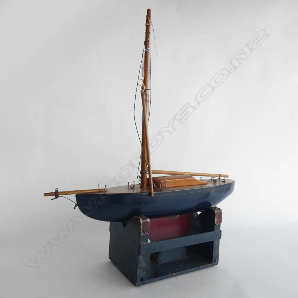 SMALL POND YACHT Image 1++