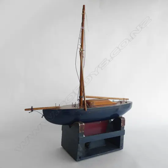 SMALL POND YACHT