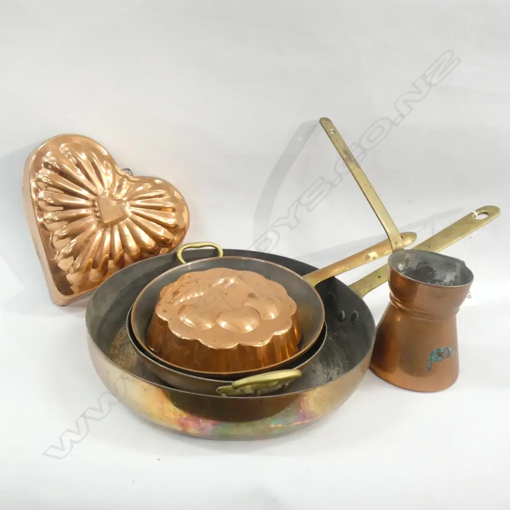 VINTAGE COPPER; 2 JELLY MOULDS / JUG 3 PANS (LARGEST DIA 225MM) Image 1++