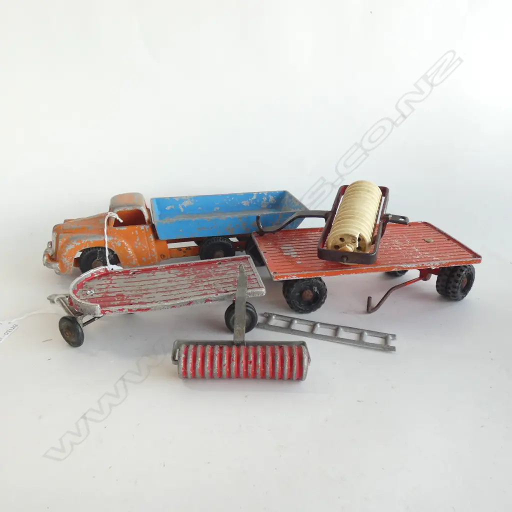 VINTAGE DIE CAST TIP TRUCK (L  310MM) & 2 FLAT BED TRAILERS, 2 ROLLER ATTACHMENTS & LADDER (SOME AGE WEAR TO PAINT) Image 1++