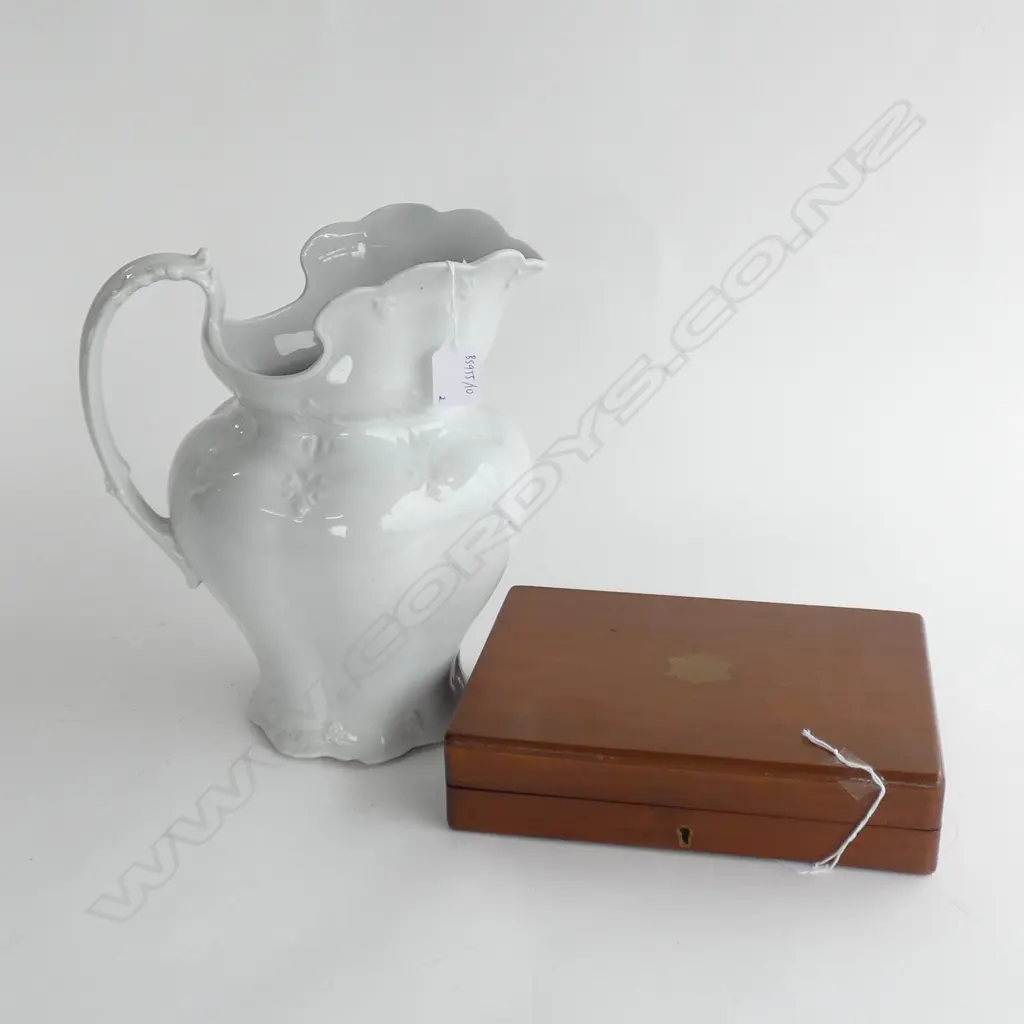 LARGE WHITE CHINA JUG & WALNUT CASED SET OF 'BONE' HANDLED FISH KNIVES & FORKS Image 1++