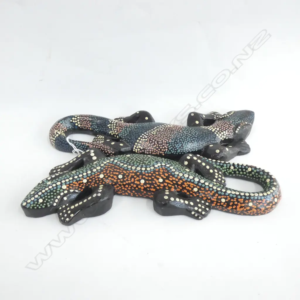 PR HAND CARVED ABORIGINAL PAINTED LIZARDS L.250mm Image 1++