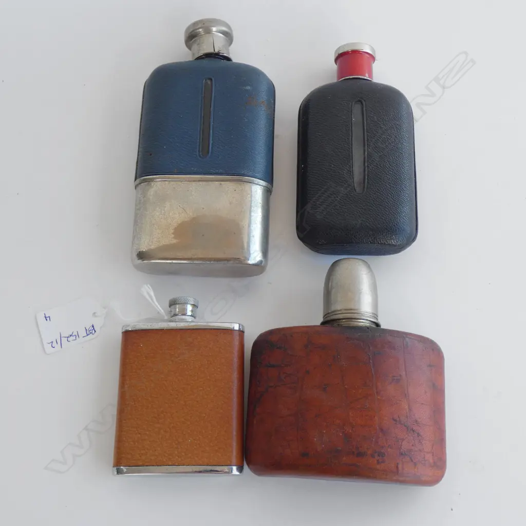 4 VINTAGE HIP FLASKS H.145mm Image 1++