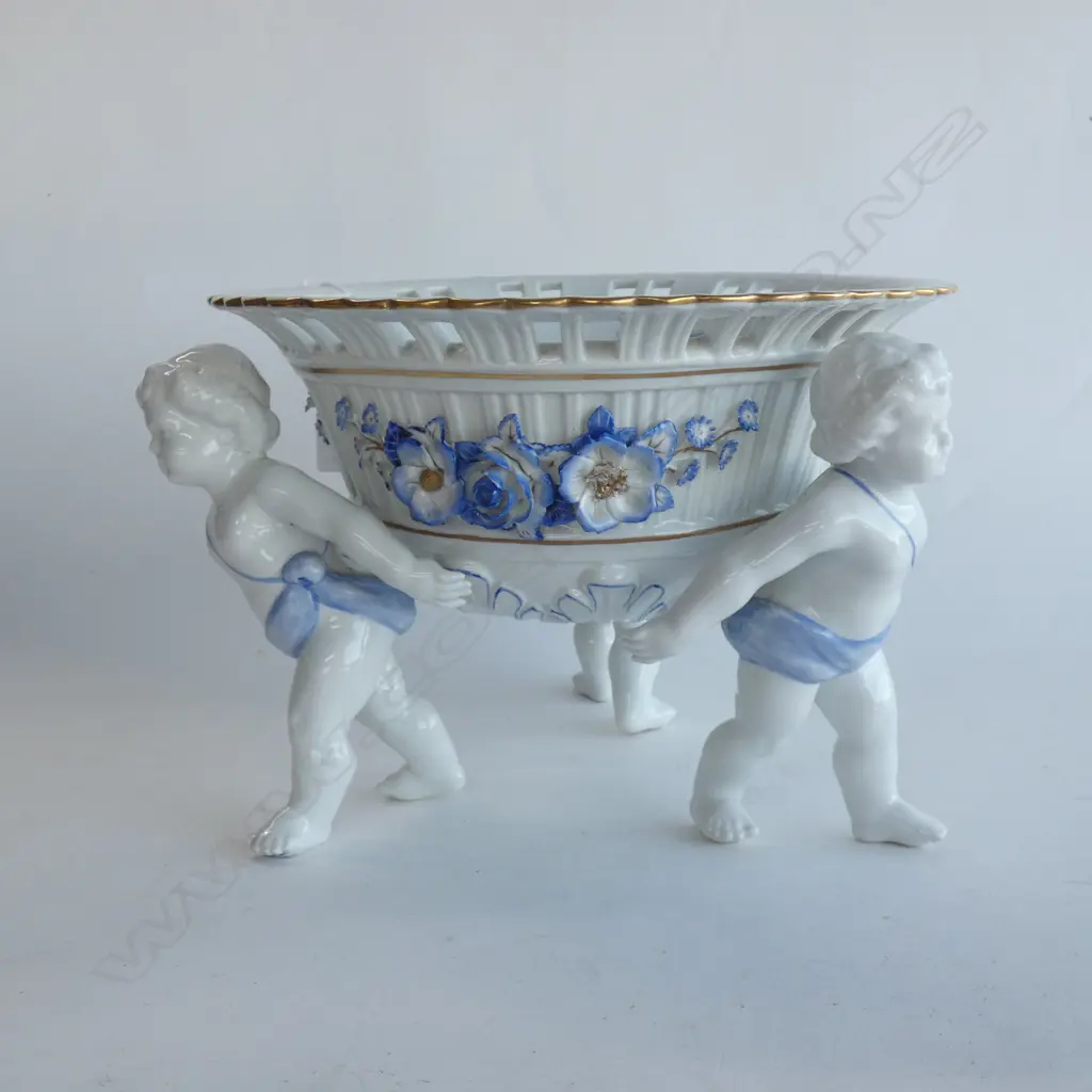 LARGE B/W PORCELAIN DRESDEN CENTREPIECES Image 1++