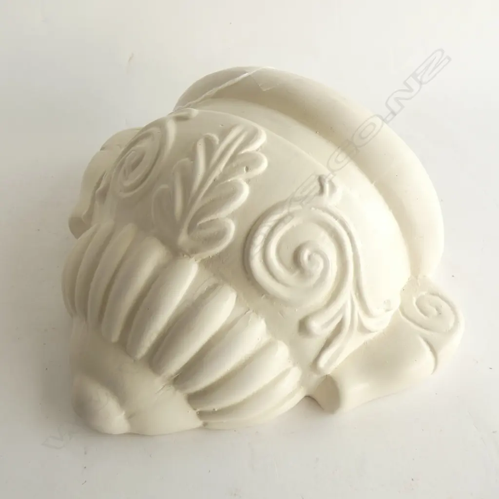 WHITE CERAMIC WALL PLANTER H.270mm Image 1++