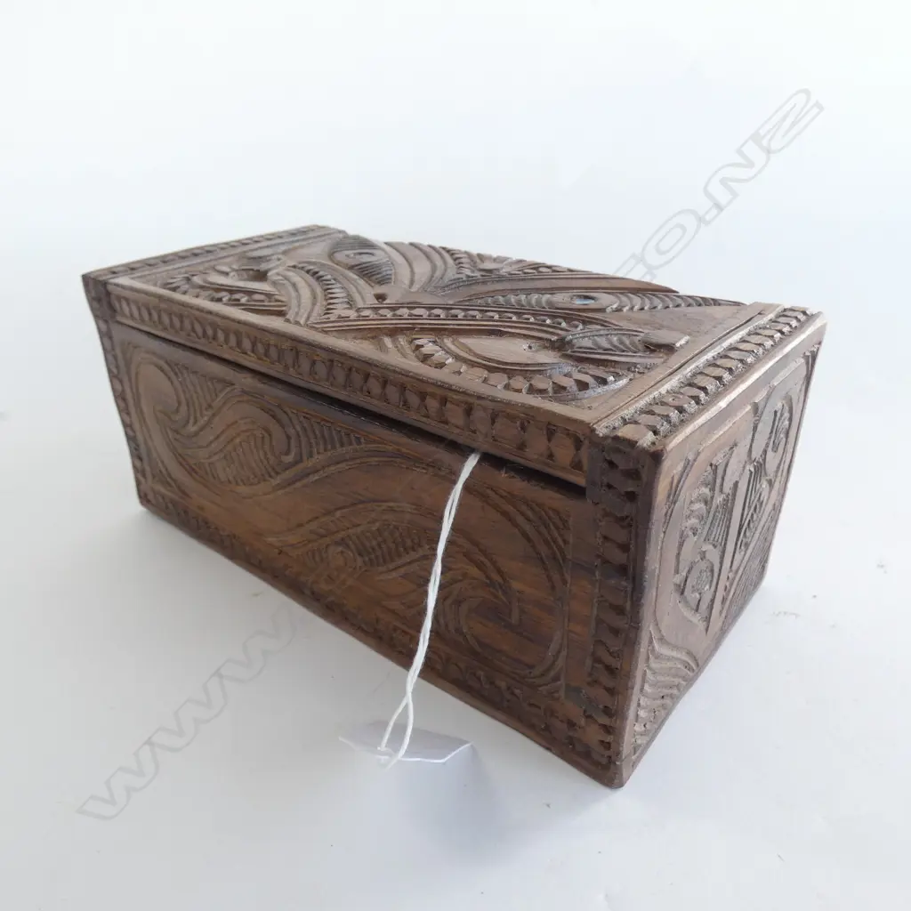 CARVED BOX MAORI STYLE DESIGN  L200 Image 1++