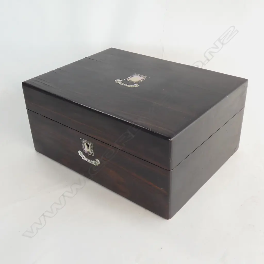VICT COROMANDEL WOOD BOX WITH M.O.P INLAY L 295 MM Image 1++