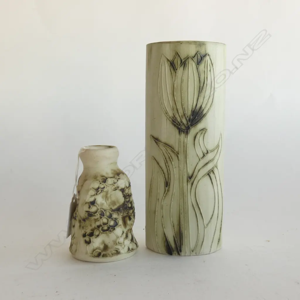 Two Carn pottery Cornwall vases, Image 1++