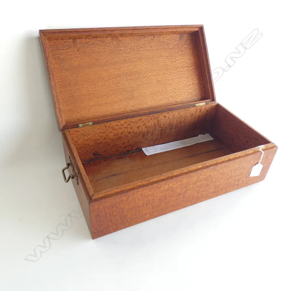 OLD CARVED REWAREWA BOX BY PAT LAWRENCE Image 1++
