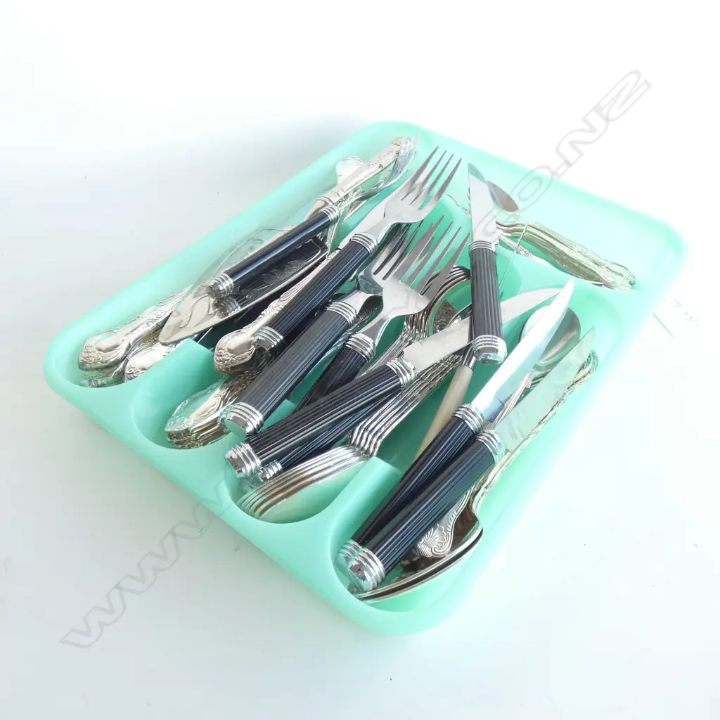 TRAY OF ASST. CUTLERY Image 1++