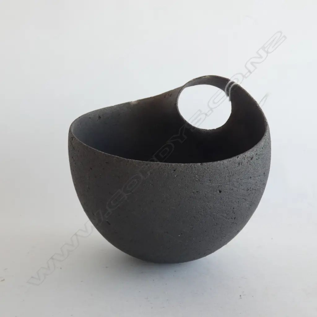 RICK RUDD POTTERY BOWL Dia.120mm (small rim frits) Image 1++
