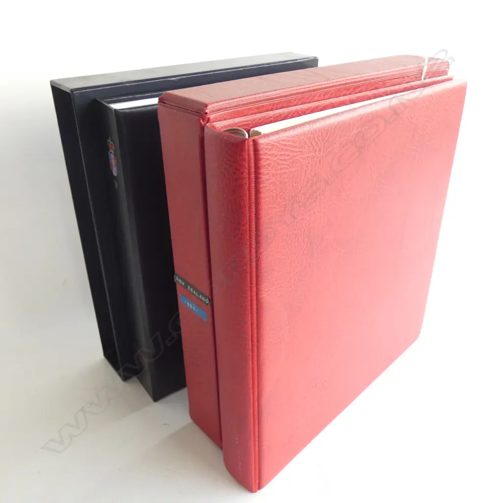 2 QUALITY EMPTY STAMP ALBUMS INCLUDES 1 NZ STANLEY GIBBONS  Image 1++