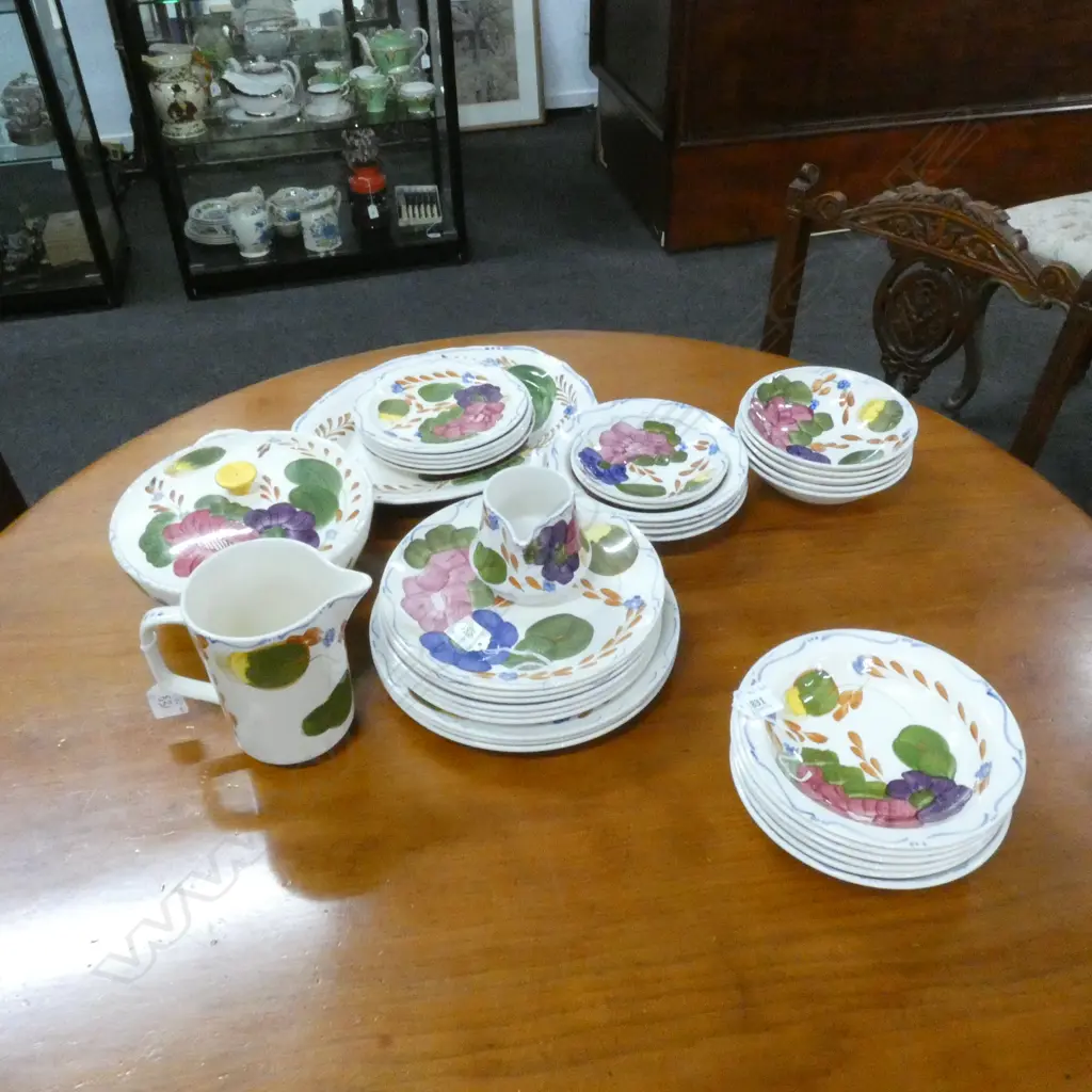 CROWN LYNN 'FLEURETTE' PART DINNER SERVICE; INCL PLATES/ ASHET / JUGS/ BOWLS / SERVING BOWL ETC. SOME A/F Image 1++