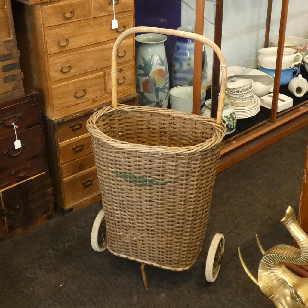 VINTAGE CANE SHOPPING TRUNDLER  Image 1++