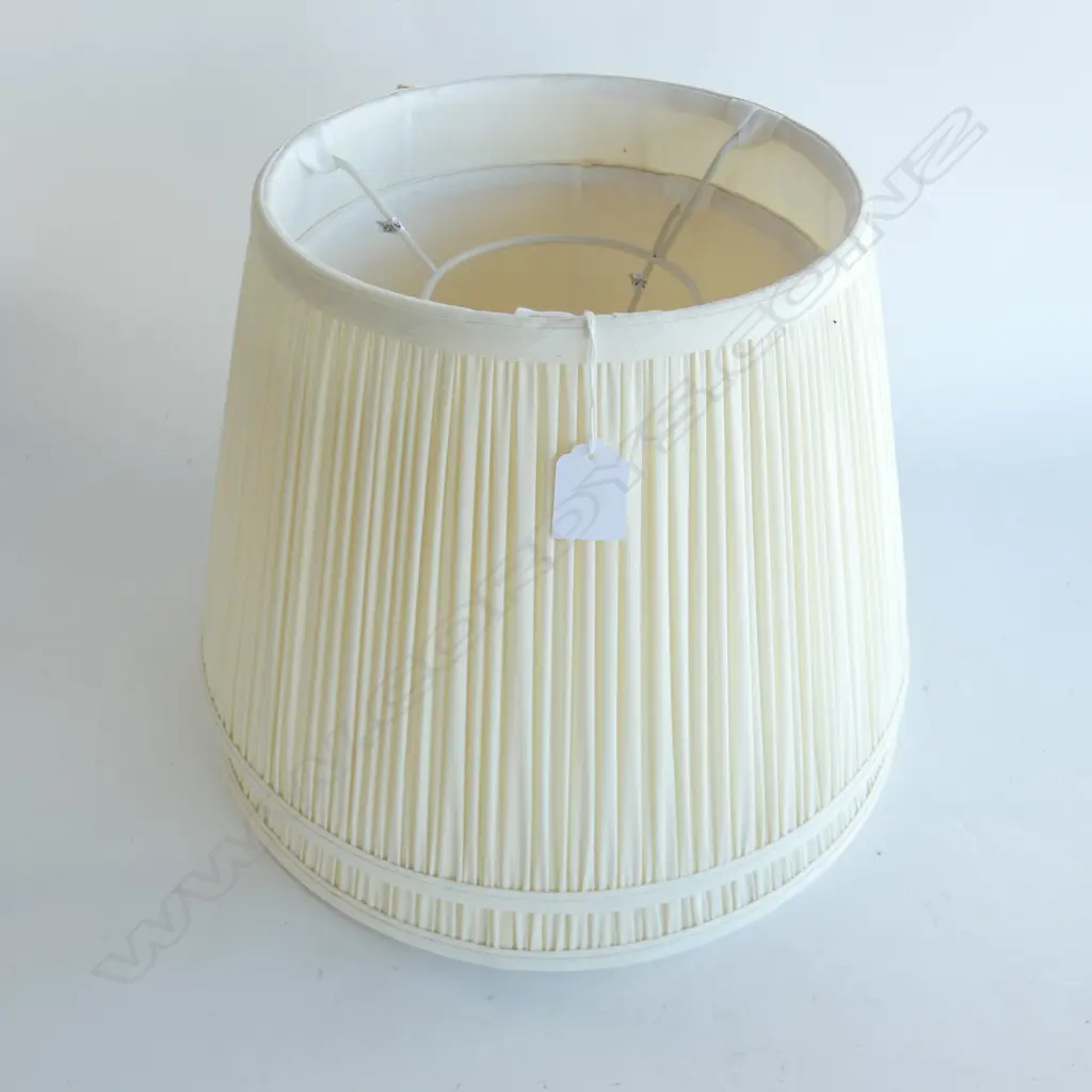 PR QUALITY PLEATED WHITE LAMP SHADES H.245mm... Image 1++