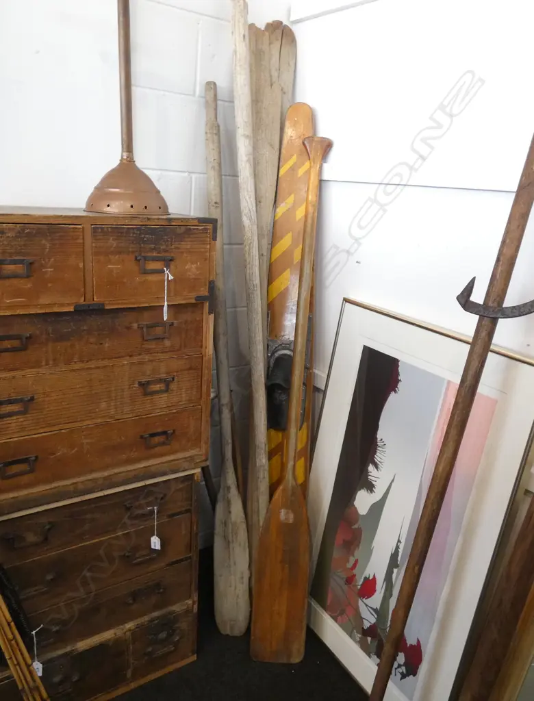 5 VINTAGE OARS L.1940mm + A WATER SKI & PAIR WOODEN CRUTCHES AF Image 1++