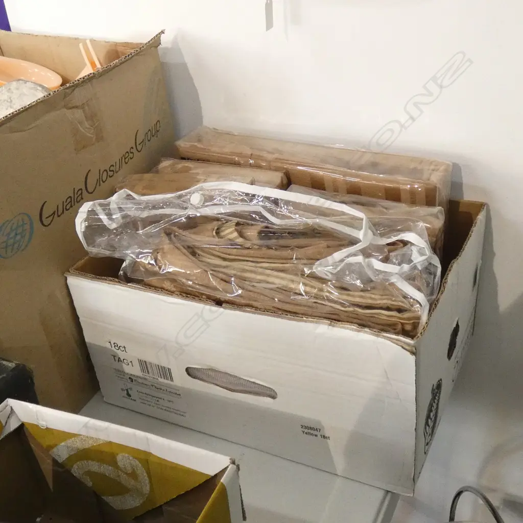 SHERIDAN DAMASK BED LINEN IN BOX Image 1++