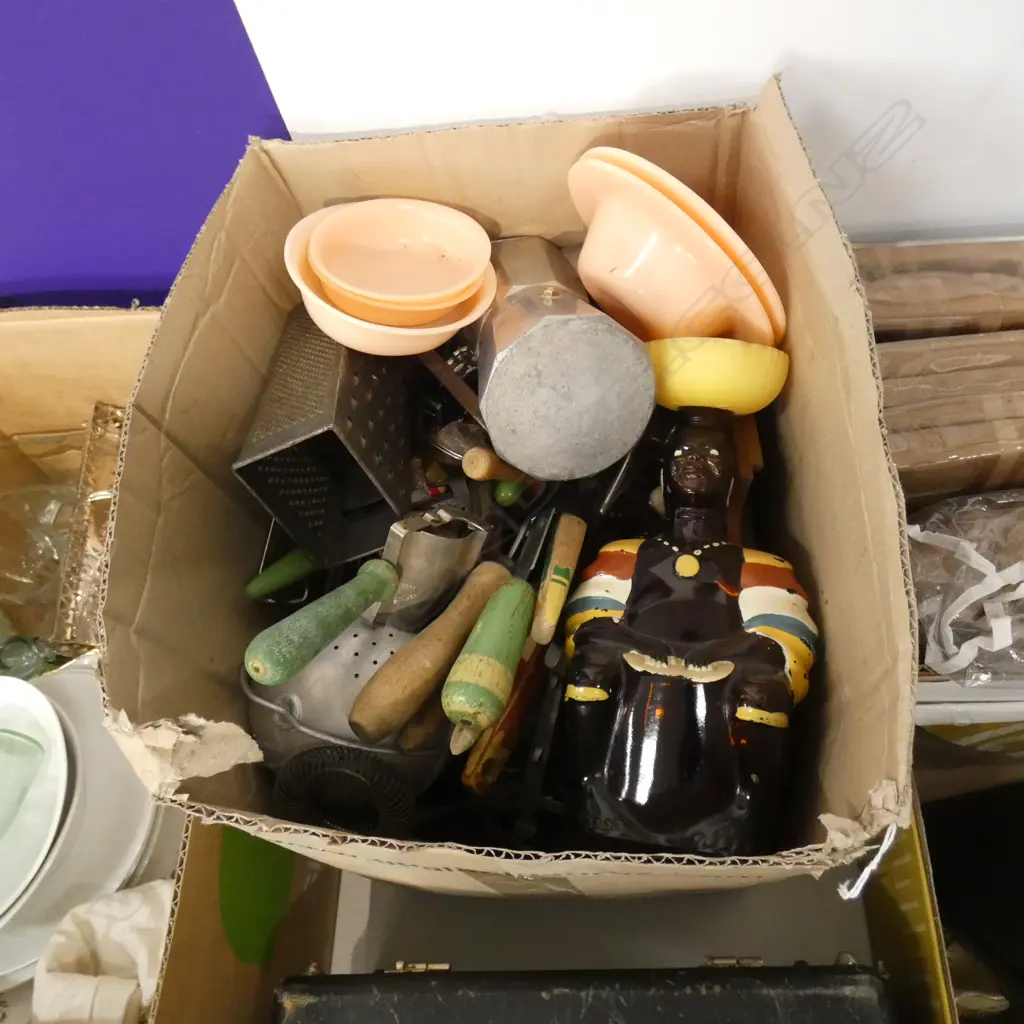 BOX LOT ASST. KITCHENALIA  Image 1++
