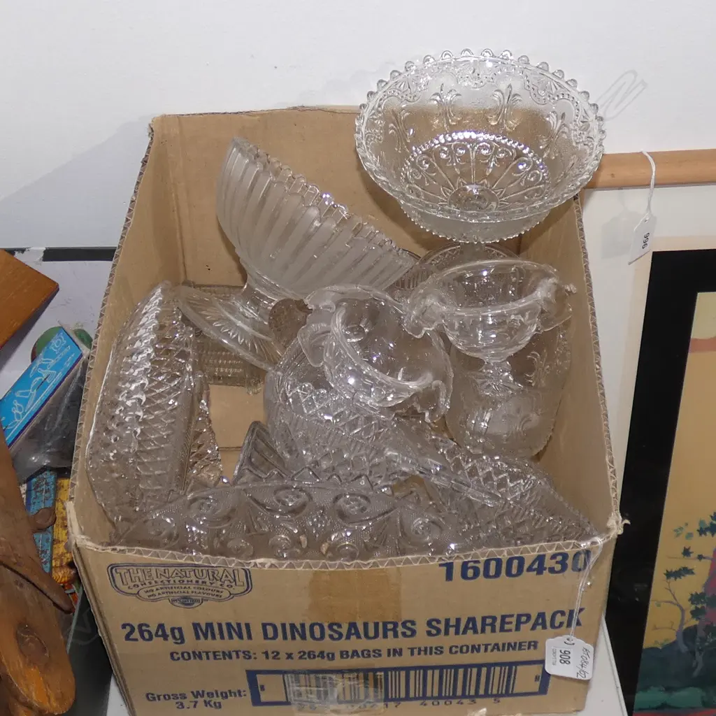 SM BOX LOT ASST VINTAGE GLASS JUGS/ DISHES / BOWLS /DISHES ETC.. Image 1++