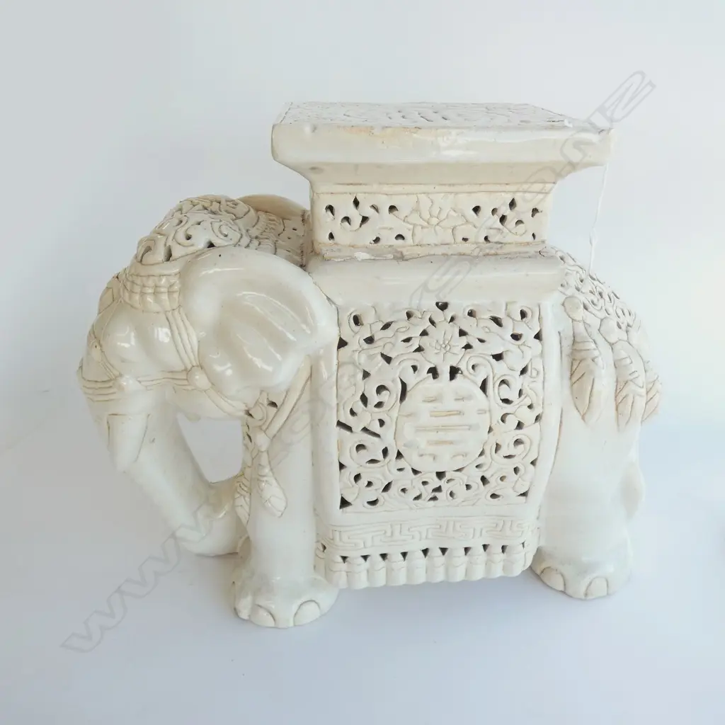 CERAMIC ELEPHANT PLANT STAND OR SEAT Image 1++