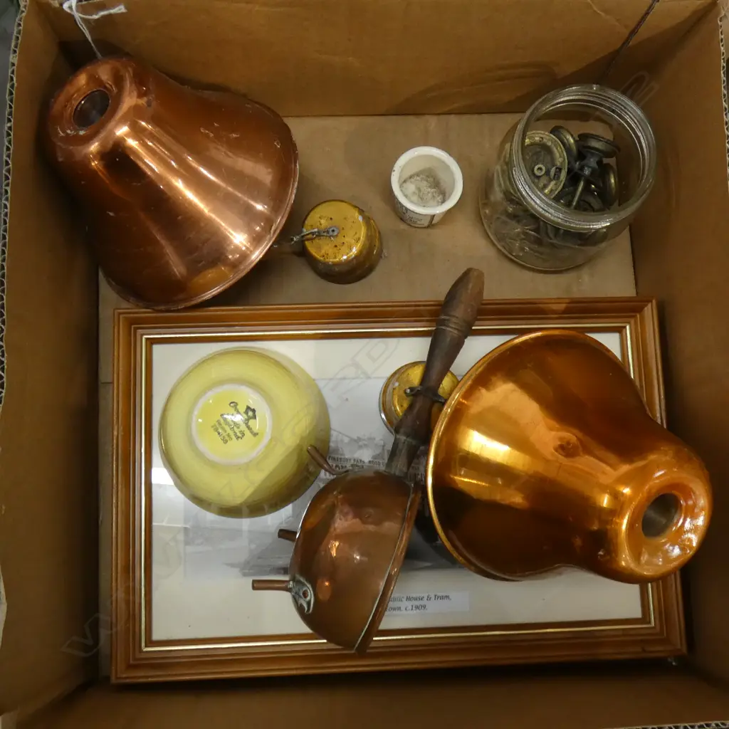 BOX MISC; COPPER / BRASS KNOBS ETC.. Image 1++
