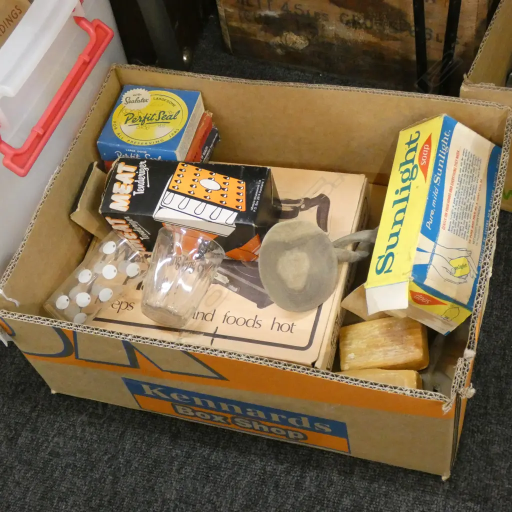 BOX VINTAGE KITCHEN WARE  Image 1++