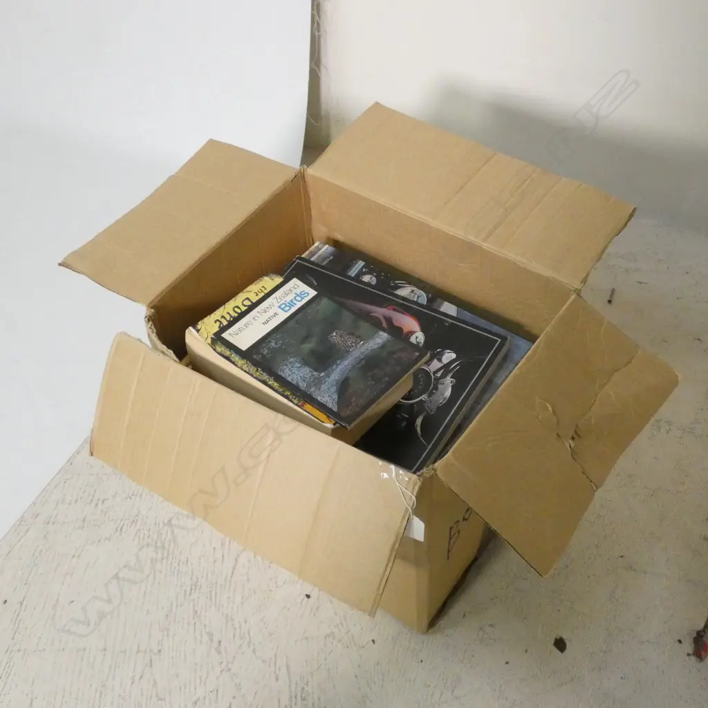 BOX OF ASST BOOK INCL HARLEY DAVIDSON Image 1++