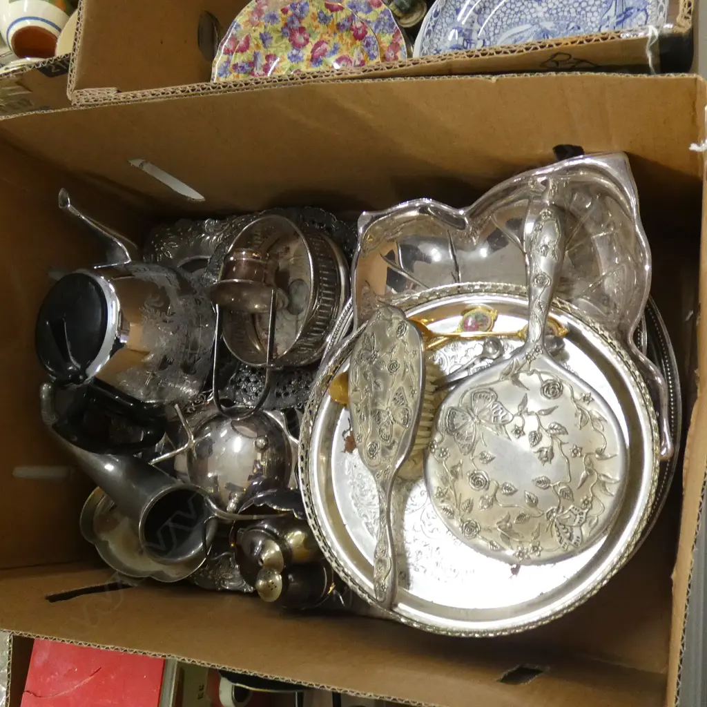 BOX ASST SILVER PLATE INCL 1896 TRAY  Image 1++