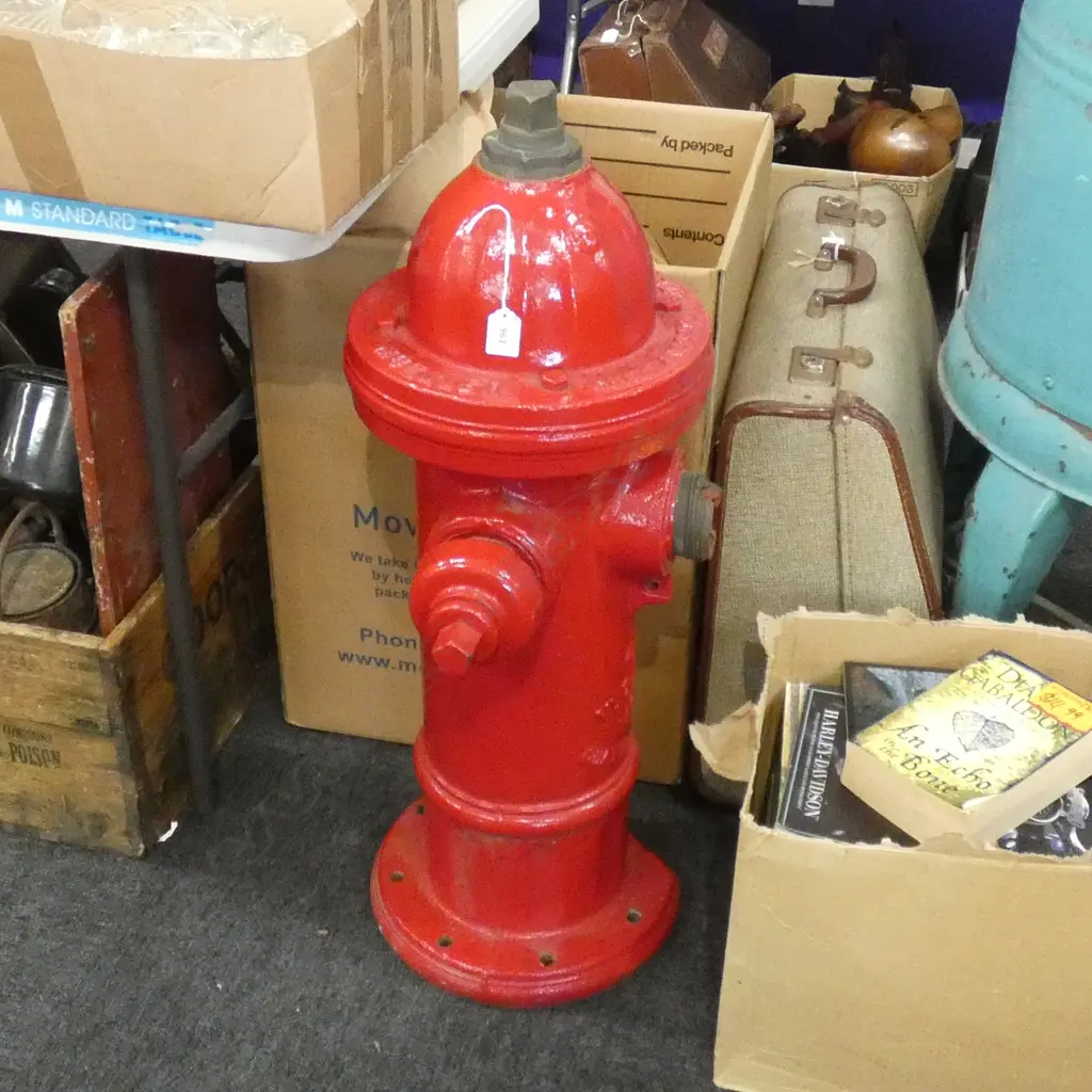 RED FIRE HYDRANT; 'MUELLER CHATTANOOGA TENN' BASE CHIPPED Image 1++