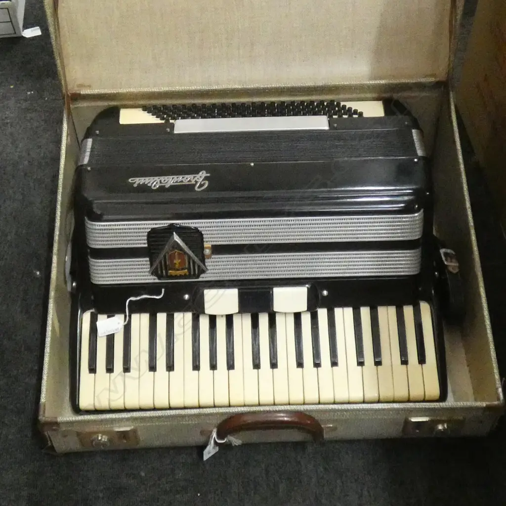 PIANO ACCORDIAN FRONTALINE, CASED Image 1++