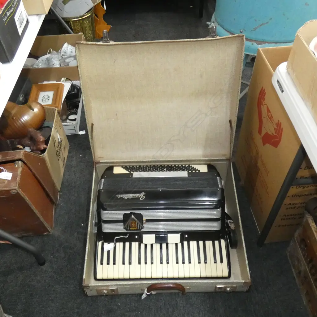 PIANO ACCORDIAN FRONTALINE, CASED Image 1++