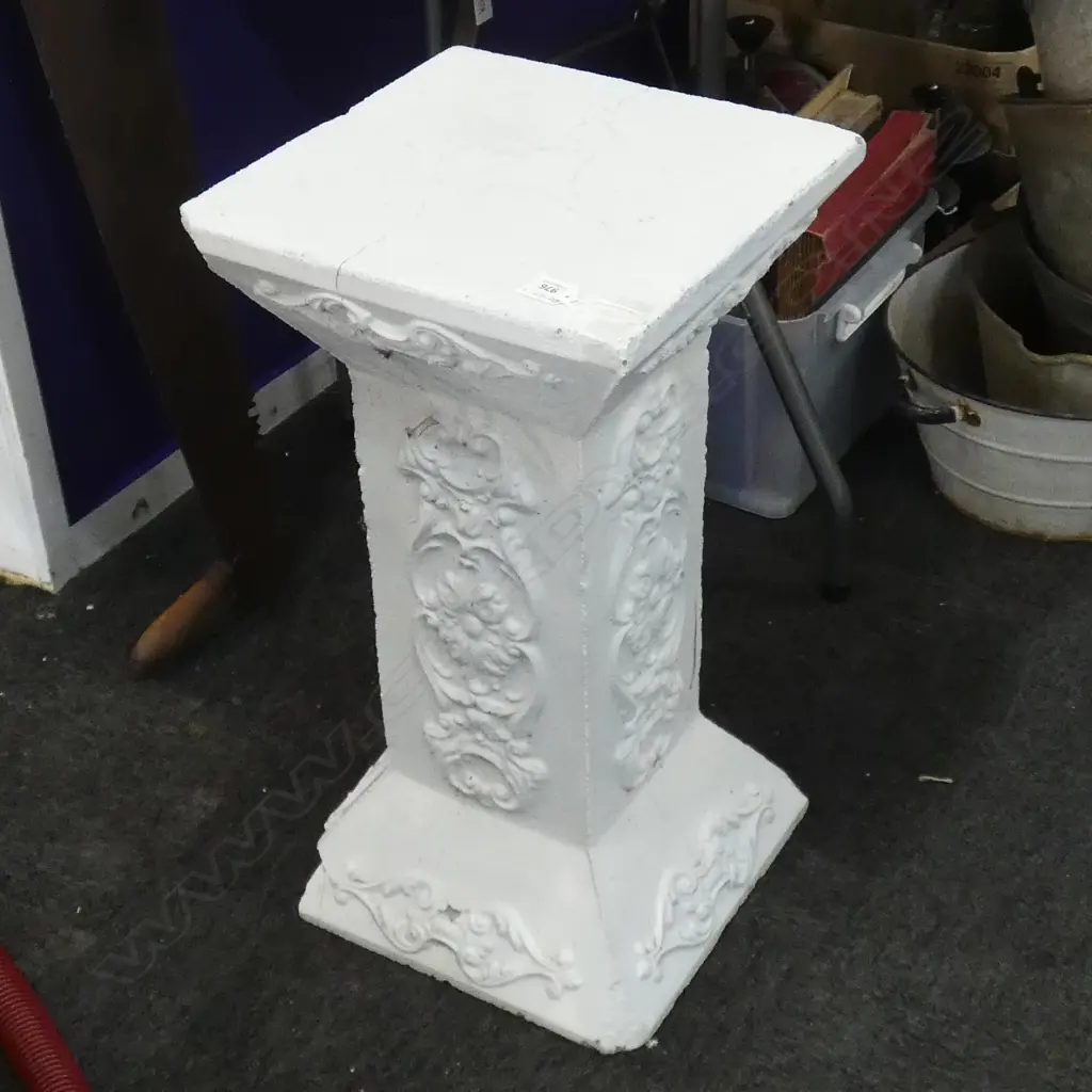 PAINTED CONCRETE GARDEN PLINTH (cracks)... Image 1++