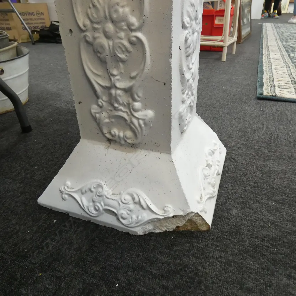 PAINTED CONCRETE GARDEN PLINTH (cracks)... Image 1++