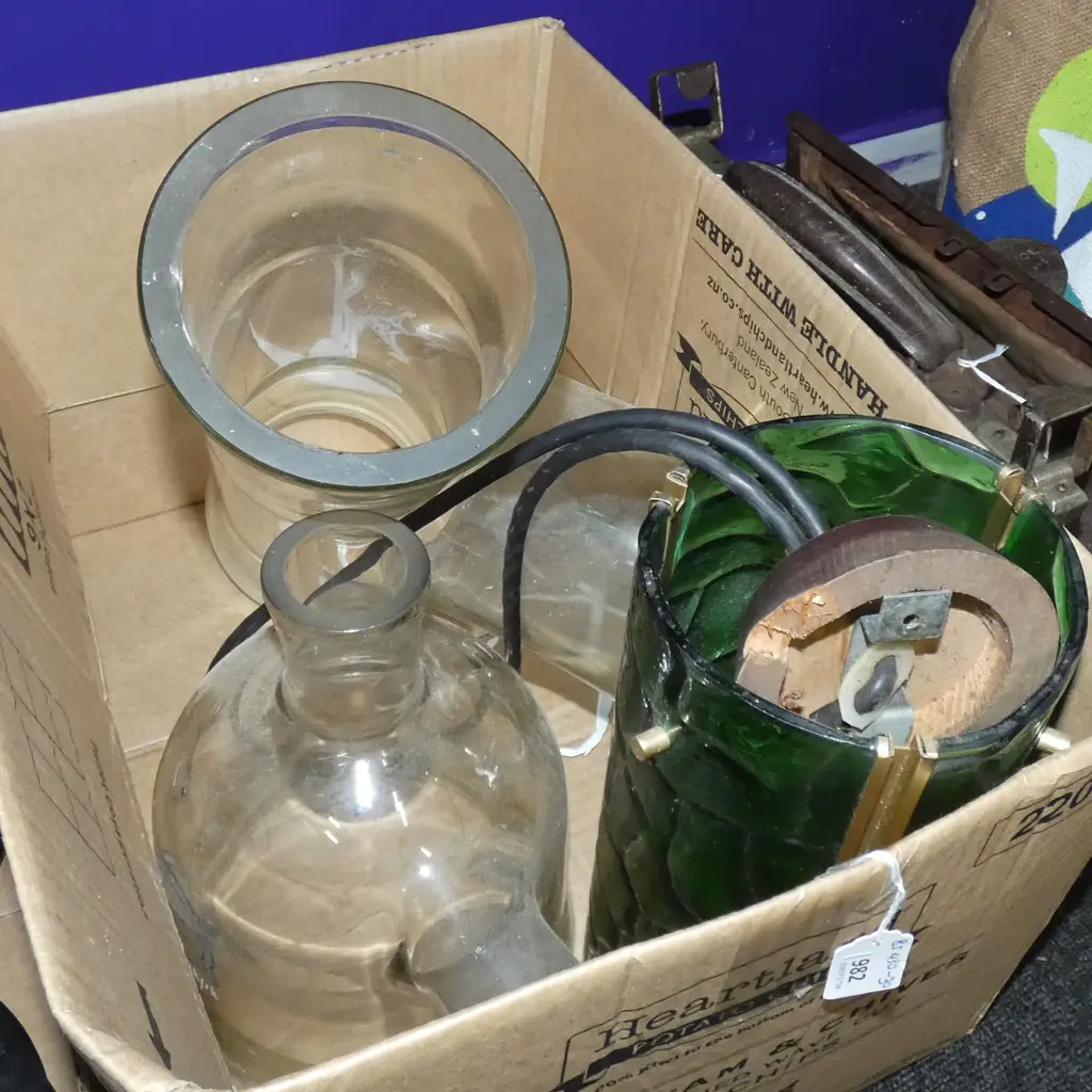 BOX GLASSWARE & LIGHTS  Image 1++