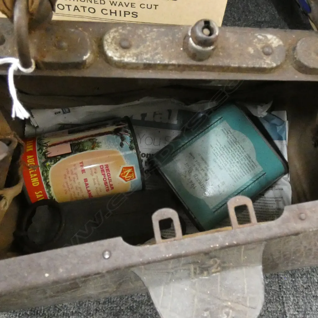 OLD LEATHER DOCTORS BAG & CONTENTS Image 1++