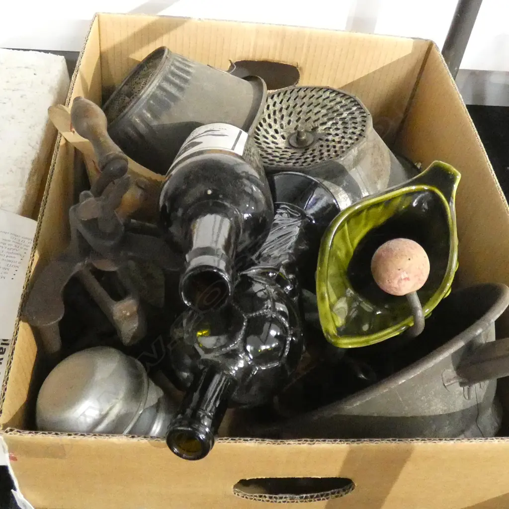 BOX LOT ASST. KITCHENALIA; MOULIES, BEAN SLICER ETC Image 1++