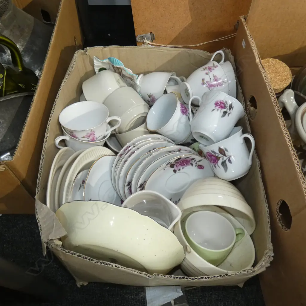 BOX LOT CROWN LYNN ETC Image 1++