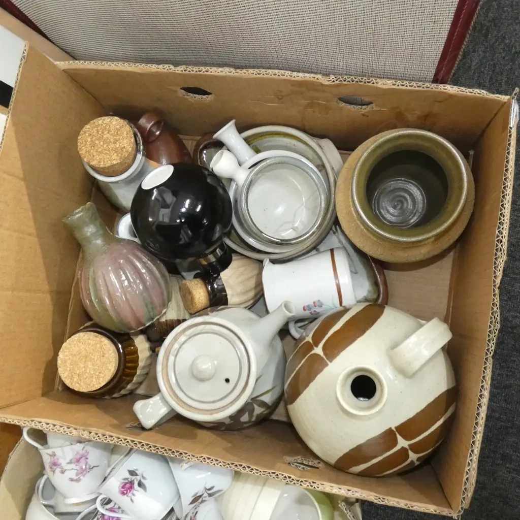 LG BOX LOT NZ STUDIO POTTERY Image 1++
