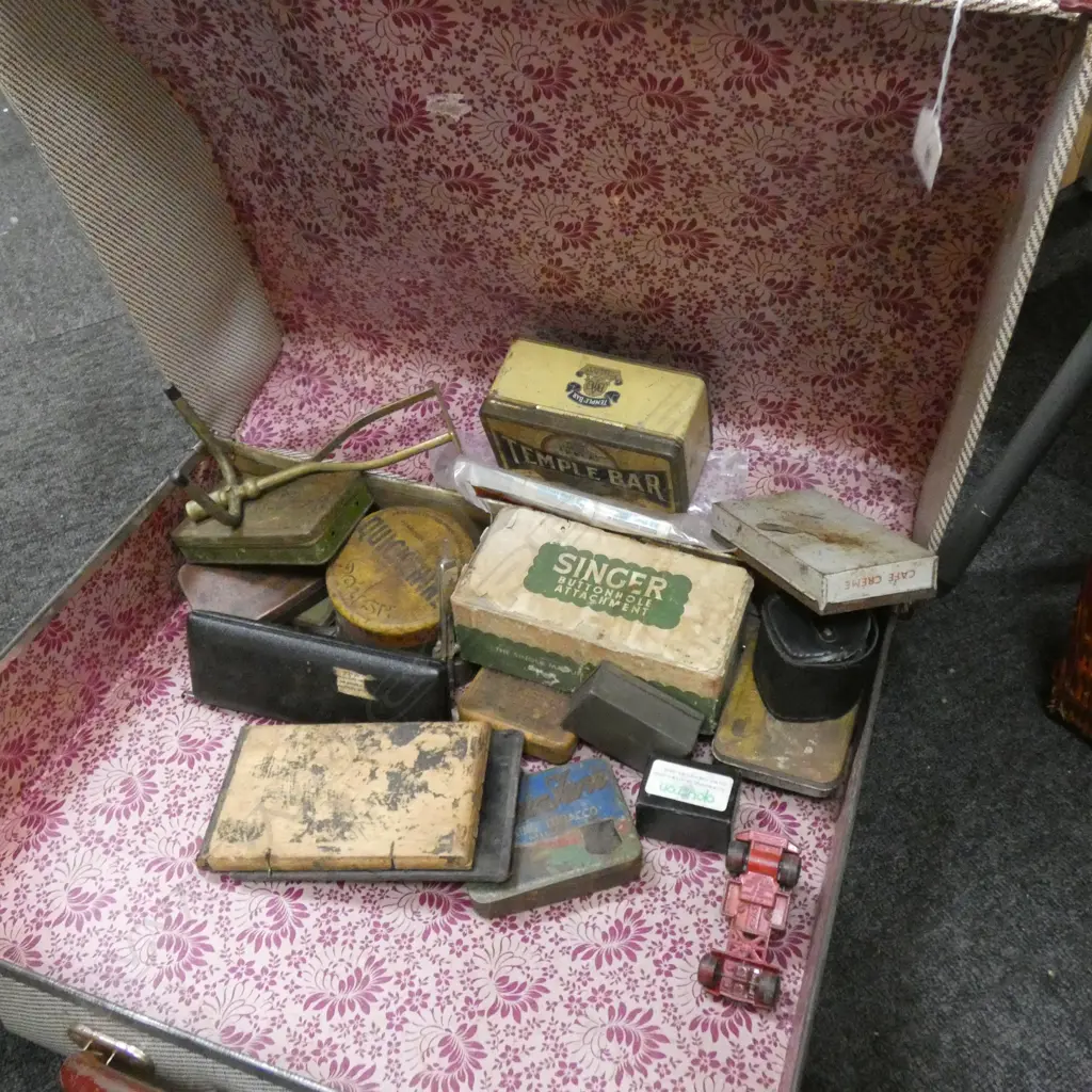 ACCORDIAN CASE ASST TINS/SEWING/M BOX +LENS Image 1++