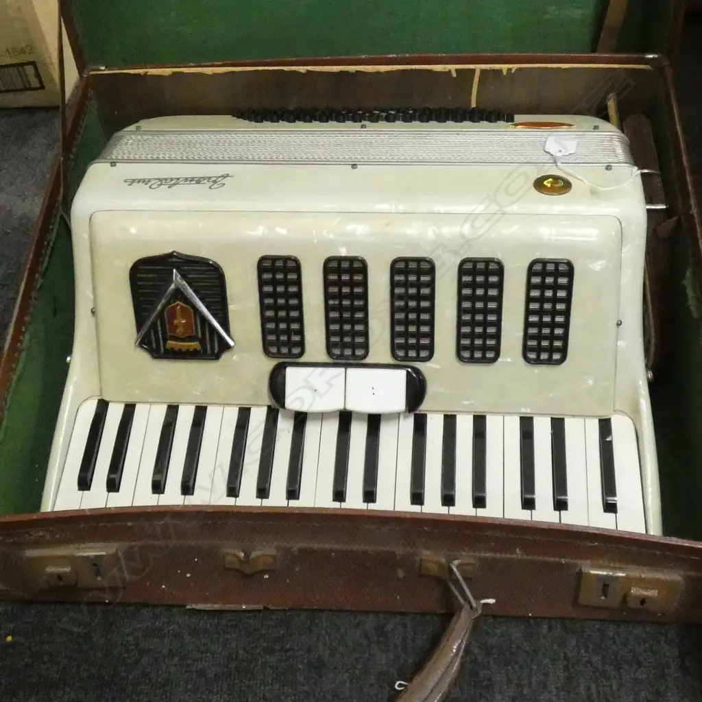 PIANO ACCORDIAN FRONTALINE GALATONE, CASED Image 1++