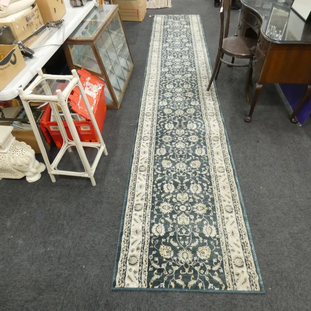 HALL RUNNER RUG - GREEN TONES - 4300 X 800MM Image 1++