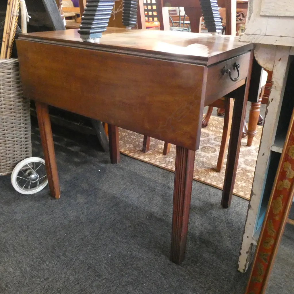GEORGIAN MAHOGANY DROP SIDE TABLE... Image 1++