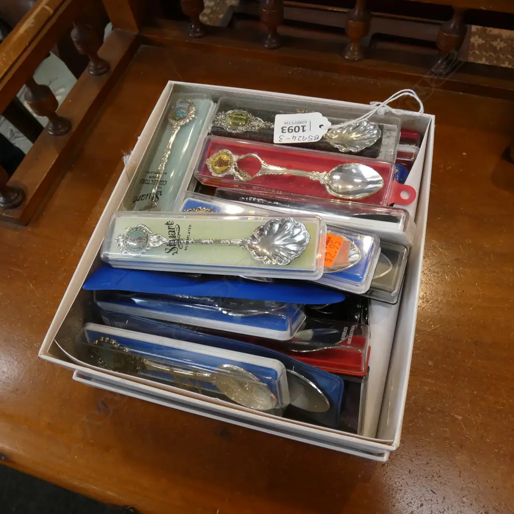 BOX ASST SOUVENIR TEASPOONS - SOME IN ORIGINAL CASES Image 1++