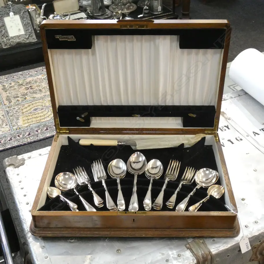 OAK BOX OF CUTLERY - KNIVES MISSING  Image 1++