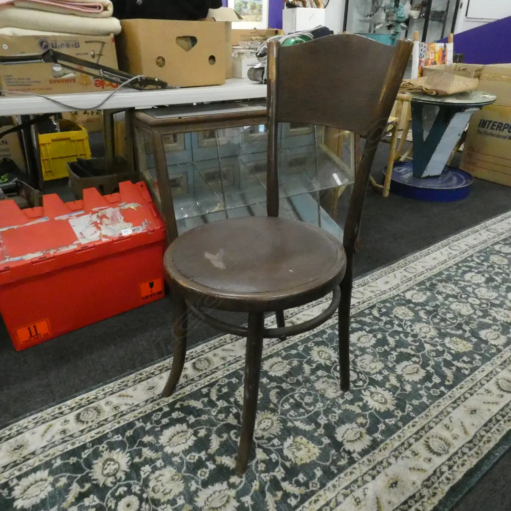 BENTWOOD CHAIR Image 1++
