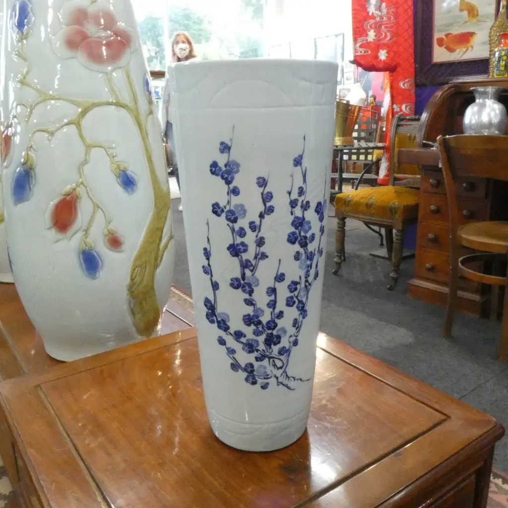 CHINESE PORCELAIN VASE w. BLUE PRUNUS DESIGN H.460mm Image 1++