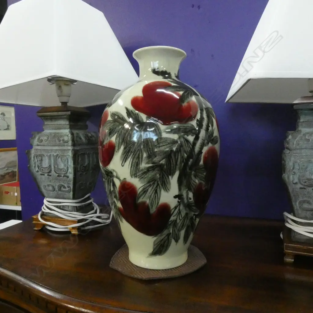 CHINESE PORCELAIN VASE w. RED GLAZED PEACHES H.330mm Image 1++